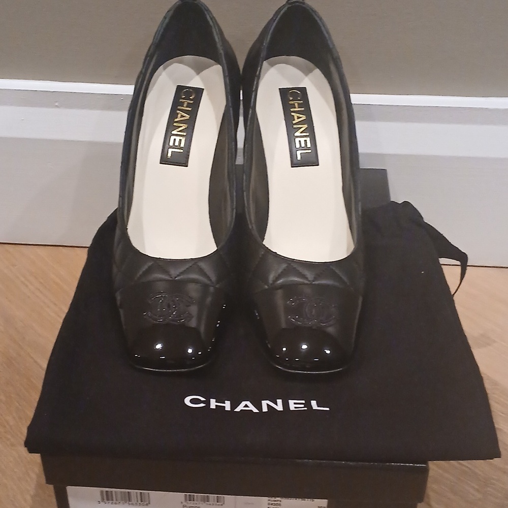AUTHENTIC/REAL CHANEL Black Quilted Leather Low Block Heel Pumps